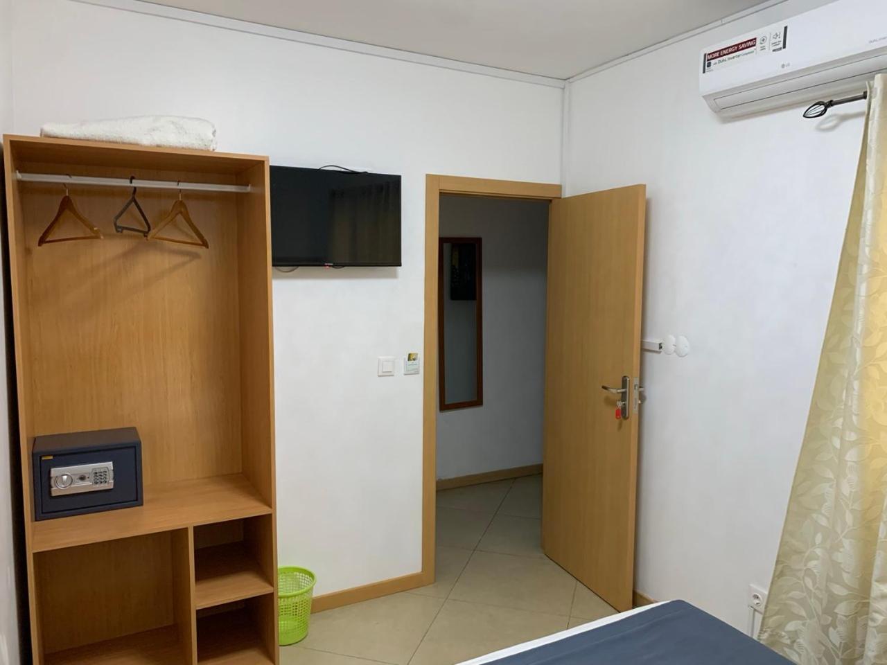 Deluxe Aparthotel Praia Bagian luar foto